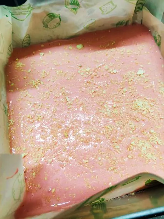 Strawberry batter with praline sprinkle ready to bake